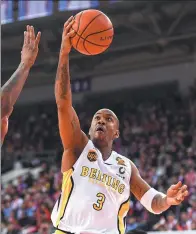  ?? ZHANG CHENLIN / XINHUA ?? Stephon Marbury marked the end of his storybook playing career by scoring 20 points in his final game for Beijing Beikong Fly Dragons on Sunday.