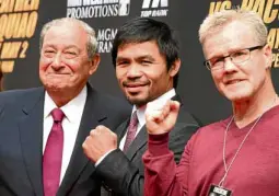  ??  ?? Pacquiao with Bob Arum (left) and Freddie Roach.