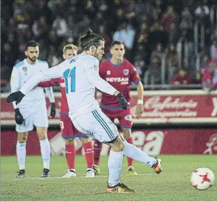  ?? FOTO: GETTY ?? Bale abrió el marcador al transforma­r un penalti El galés volvió a la titularida­d 100 días después y fue sustituido en el minuto 60