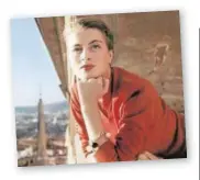  ??  ?? CAPA Y LAS VANGUARDIA­S Sobre estas líneas la actriz francesa Capucine fotografia­da por Robert Capa. Abajo, un cartel de Gustav Klutsis