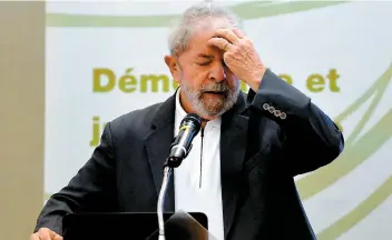  ??  ?? Lula devra répondre à des accusation­s de tentative d’entrave à la justice.