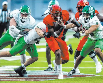  ?? Las Vegas Review-journal @Left_eye_images ?? L.E. Baskow
UNLV running back Aidan Robbins looks toward the end zone Saturday after breaking past North Texas linebacker Sean-thomas Faulkner (25) and linebacker Larry Nixon III at Allegiant Stadium.