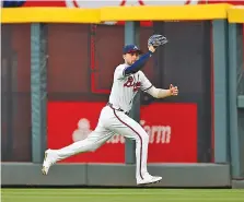  ?? AP PHOTO/JOHN BAZEMORE ?? Atlanta Braves center fielder Ender Inciarte makes a running catch on a fly ball hit by the San Diego Padres’ Manny Machado in the first inning of Wednesday night’s game in Atlanta. The Braves won 5-1.