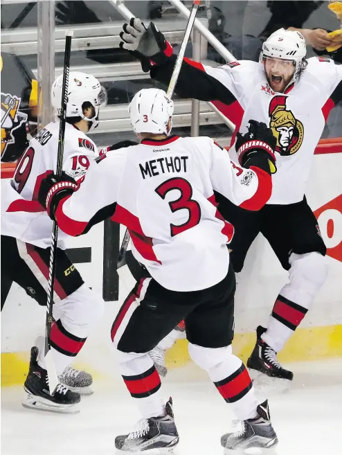  ?? GENE J. PUSKAR / THE ASSOCIATED PRESS ?? Ottawa’s Bobby Ryan, right, gets ready to celebrate with teammates Derick Brassard and Marc Methot after scoring the overtime game-winning goal in Saturday’s 2-1 victory over the Pittsburgh Penguins.