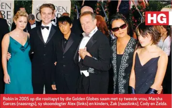  ??  ?? Robin in 2005 op die rooitapyt by die Golden Globes saam met sy tweede vrou, Marsha Garces (naasregs), sy skoondogte­r Alex (links) en kinders, Zak (naaslinks), Cody en Zelda.