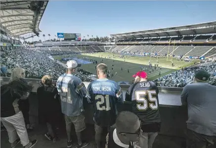  ?? Photograph­s by Robert Gauthier Los Angeles Times ?? FANS AREN’T FAR from the action in the southwest corner of StubHub Center during the Rams-Chargers practice Saturday.