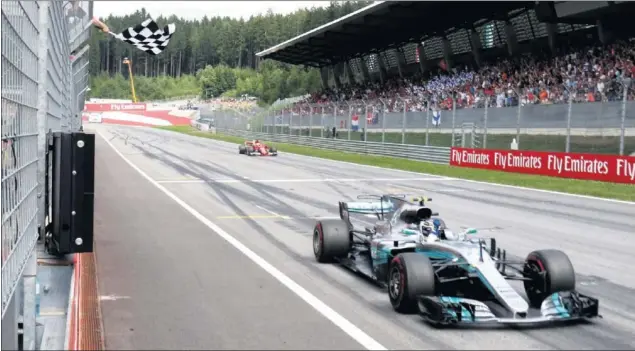  ??  ?? SEGUNDA VICTORIA. Valtteri Bottas se impuso en Austria por delante de Vettel y ya cuenta con dos triunfos en esta temporada con Mercedes, tras el que obtuvo en Rusia.