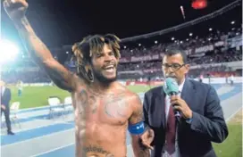  ?? AFP ?? Román Torres salió como el héroe de la noche por hacer el gol de la clasificac­ión.