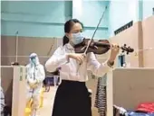  ?? ?? Violinist Liu Xuanling participat­es in Shanghai Daily’s online concert at a makeshift hospital in Shanghai.