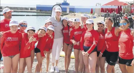  ?? (Photos Cyril Dodergny) ?? Hier matin au Larvotto, la princesse Charlène est allée à la rencontre des enfants pour les féliciter de leur enthousias­me dans ce projet qui lui tient à coeur.