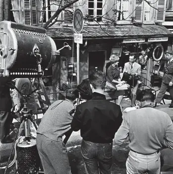  ?? (KEYSTONE) ?? Genève a un solide passé cinématogr­aphique: ici, le tournage de «L’Homme au chapeau melon» dans les années 1960.