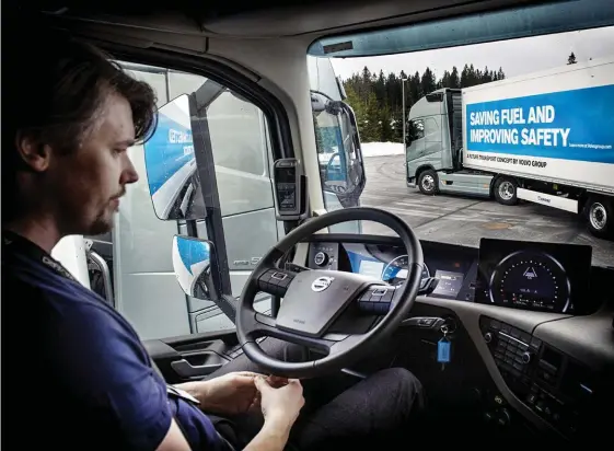  ?? Bild: NICKLAS ELMRIN ?? SNART PÅ VÄGARNA. Wilhelm Wiberg, systemutve­cklare på AB Volvo, ska snart styra sin självköran­de lastbil till Rotterdam.