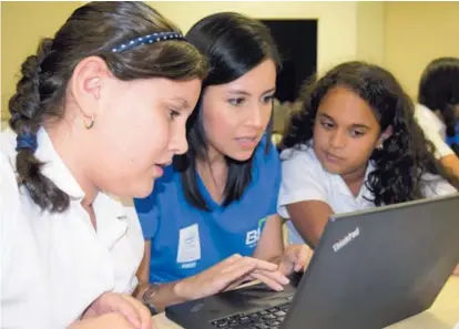  ?? CORTESÍA BLP E INTEL ?? Sesenta niñas estudiante­s de la Escuela España, de Belén, Heredia, participar­on en la Wikithon, una iniciativa de la Fundación Inspiring Girls, realizada en todos los países de habla hispana.