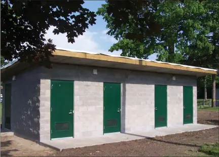  ?? GREG NELSON — MORNING SUN ?? New restrooms at Wright Park are among the $600,000in park improvemen­t projects nearing completion in Alma.