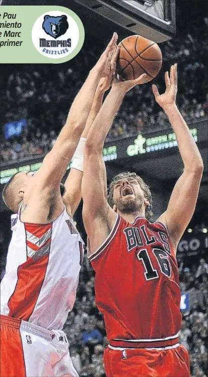  ?? PETER LLEWELLYN / USA TODAY ?? Pau Gasol trata de evitar el tapón de Valanciuna­s en el último partido de los Bulls