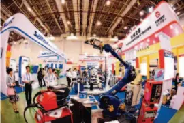  ??  ?? April 12, 2106: Xiamen Industrial Expo & Industrial Robot Fair. Xinhua