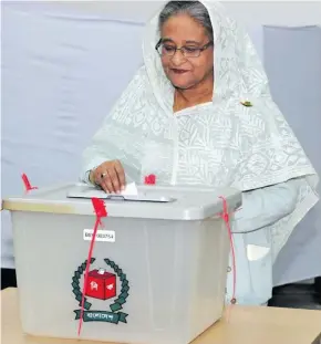  ??  ?? Prime Minister Sheikh Hasina cast her vote in the morning during the election in Dhaka.