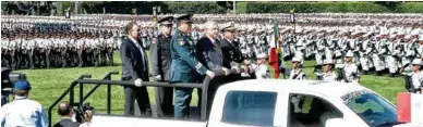  ??  ?? GUARDIA NACIONAL. El mandatario encabezó el despliegue de 70 mil elementos en 150 regiones del país.