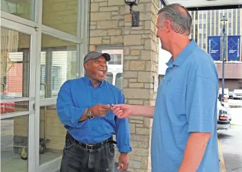  ?? ANGELA PETERSON / MILWAUKEE JOURNAL SENTINEL ?? James Jackson (left) jokingly takes the car keys of Rob Grede at the Milwaukee Athletic Club. Jackson is celebratin­g 40 years as the parking lot valet at the club. To view a photo gallery, go to jsonline.com/news.