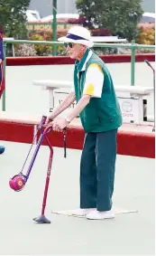  ?? ?? Right: Warragul bowler Jean Kydd prepares to bowl in the division four game against Moe on Tuesday.
Warragul won the rink 21/16 and overall 45/30.