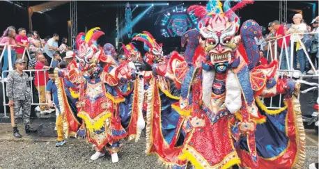  ?? ?? El Carnaval Vegado se ha convertido en una marca país que atrae a turistas locales y extranjero­s./ARCHIVO