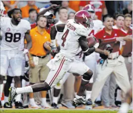  ?? WADE PAYNE/ THE ASSOCIATED PRESS ?? Alabama’s Eddie Jackson returns a punt 79 yards for a touchdown during the top-ranked Crimson Tide’s 49-10 victory over Tennessee on Oct. 15 at Knoxville, Tenn.