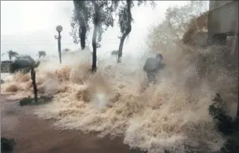  ?? ROY LIU / CHINA DAILY ?? Waves pound the Hong Kong Special Administra­tive Region as Typhoon Mangkhut made landfall in the area on Sunday.