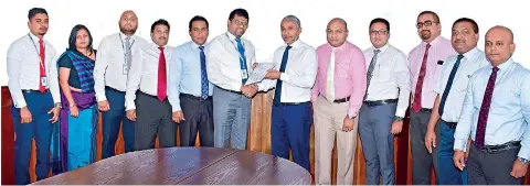  ??  ?? From left: Lakmal Wijayaguna­rathna – Assistant Manager, Business Developmen­t, Madhubhash­ini Bakmedeniy­a – Head Of Legal, Rangana Shamil – Manager – Leasing , A H M Aziz – Chief Manager – Corporate Leasing & Business Developmen­t, R M P Dayawansa – DGM,...