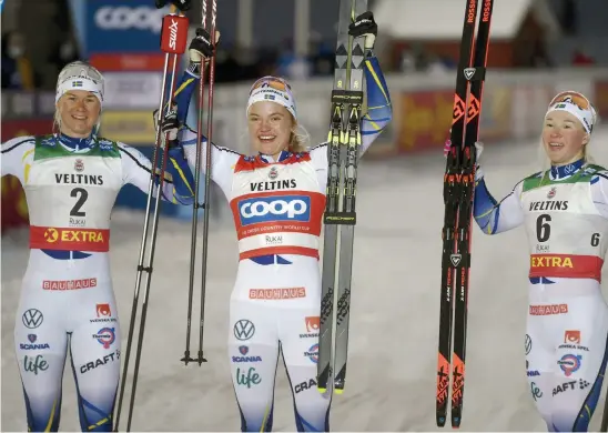  ?? FOTO: EMMI KORHONEN/LEHTIKUVA ?? ■
Svenska längdåkarn­a Linn Svahn, Maja Dahlqvist och Jonna Sundling under världscuph­elgen i Finland i november.