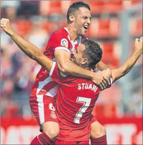  ?? FOTO: PUNTÍ ?? Granell y Stuani, celebrando un gol El Girona está que se sale a domicilio, muy sólido