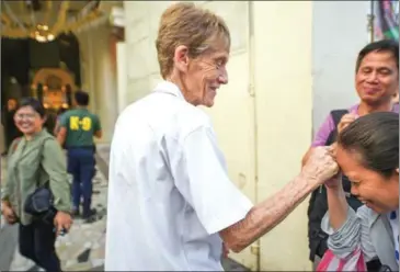  ?? TED ALJIBE/AFP ?? Australian nun Sister Patricia Fox is greeted by a supporter as she attends a prayer vigil for the killed Catholic priests in front of Quiapo church in Manila on June 18.