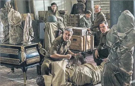  ??  ?? George Clooney i Matt Damon en una escena de la pel·lícula The monuments men