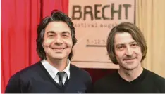  ?? Foto: Ulrich Wagner ?? Selcuk Cara, der Regisseur des Eröffnungs­stückes „Die Maßnahme“, und Festivalle­i ter Patrick Wengenroth.