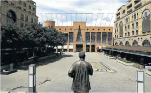  ?? Picture: Alon Skuy ?? A statue of Nelson Mandela presides over a deserted Sandton Square in Johannesbu­rg’s business hub as the economy ground to a halt with the national lockdown in late March.