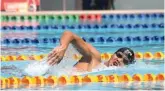  ?? TYASEFANIA FEBRIANI/JAWA POS ?? PODIUM: Perenang Surabaya Daniel Setyawan Sutanto kemarin memenangi nomor 800 meter gaya bebas.