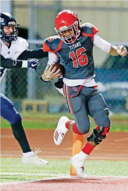  ?? [PHOTO BY NATE BILLINGS, THE OKLAHOMAN] ?? Carl Albert’s Dadrion Taylor, right, scores a touchdown in front of El Reno’s De’Kota Wilson in the first round of the Class 5A playoffs.