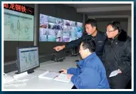  ?? Photo: Xinhua ?? Inset: Officials from local environmen­tal department­s conduct an inspection in a steel factory of Xingtai, North China's Hebei.