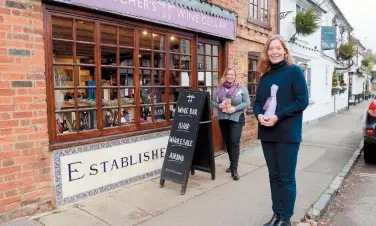  ??  ?? Chantal Farquhar and Angela Stratford at Old Butchers Wine Cellar and The Little Book Shop in Cookham High Street. Ref:133215-6