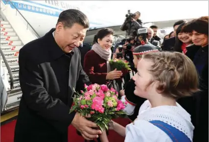  ?? LAN HONGGUANG / XINHUA ?? President Xi Jinping and his wife Peng Liyuan are greeted by children and the media as they arrive at Zurich airport in Switzerlan­d on Sunday at the start of a four-day visit to the Alpine country.