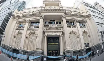  ?? (LA VOZ / ARCHIVO) ?? Bajo estrés. En medio de la tormenta cambiaria, el Central decidió elevar la tasa a 40 por ciento.