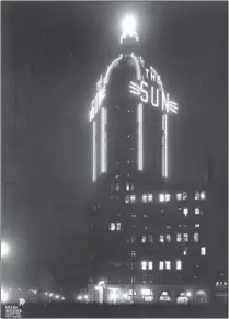  ?? DOMINION PHOTO CO./ VANCOUVER PUBLIC LIBRARY ?? The Sun Tower’s neon sign was featured in a 1997 fi lm about the city’s neon signage, Glowing in the Dark.
