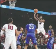  ?? NWA Democrat-Gazette/J.T. Wampler ?? SOARING SENIOR: Arkansas’ Daryl Macon takes the ball to the basket against Kentucky during the second half at Bud Walton Arena Tuesday in Fayettevil­le. Macon paced the Razorbacks with 26 points in the 87-72 loss.