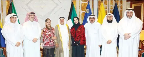  ?? — KUNA ?? KUWAIT: HH the Amir Sheikh Sabah Al-Ahmad Al-Jaber Al-Sabah hosts the new board of directors of Kuwait Journalist­s Associatio­n (KJA) at Bayan Palace yesterday. Seen from left are Duhairan Abalkhail, Jassem Kamal, KJA Chairperso­n Fatima Hussein Al-Essa,...
