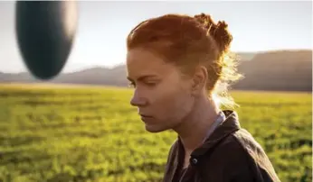  ?? PARAMOUNT PICTURES ?? In Arrival, Adams plays a linguist tasked by the government to communicat­e with newly landed aliens.