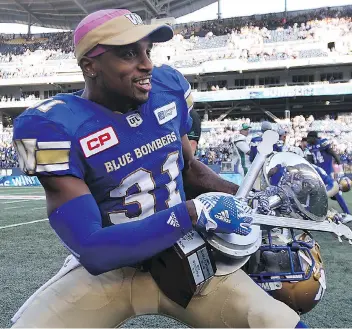  ?? KEVIN KING ?? Mo Leggett was in a festive mood after his Winnipeg Blue Bombers topped the Saskatchew­an Roughrider­s on Saturday in the annual Banjo Bowl game