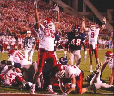  ?? (Arkansas Democrat-Gazette file photo) ?? Arkansas’ 58-56 victory over Ole Miss in 2001 was one of two times Arkansas won in seven overtimes. Rule changes after Texas A&M’s 74-72 seven-overtime victory against LSU in 2018 mean Arkansas will remain the only team to play two seven-overtime games under the original rules.