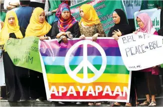  ??  ?? ‘DILUTED’ BBL – Members of civil society groups rally at the EDSA Shrine in Quezon City to denounce what they said was a diluted version of the BBL that was being taken up by the bicameral conference committee. (Mark Balmores)