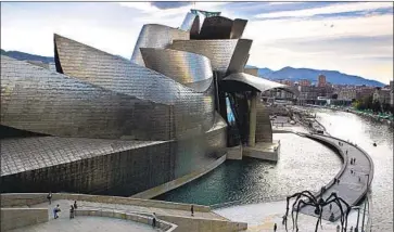  ?? Rafa Rivas AFP / Getty Images ?? THE GUGGENHEIM in Bilbao, Spain, reopened with limited admissions and a mask-wearing requiremen­t.