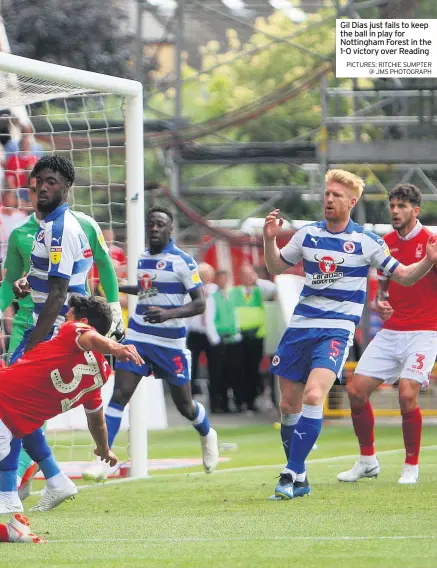  ?? PICTURES: RITCHIE SUMPTER @ JMS PHOTOGRAPH ?? Gil Dias just fails to keep the ball in play for Nottingham Forest in the 1-0 victory over Reading