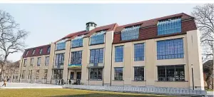  ?? ?? Vermächtni­s: Die BauhausUni­versität in Weimar wurde vom flämischen Architekte­n Henry van de Velde schon vor 1914 geplant. Hier wird auch heute noch unterricht­et